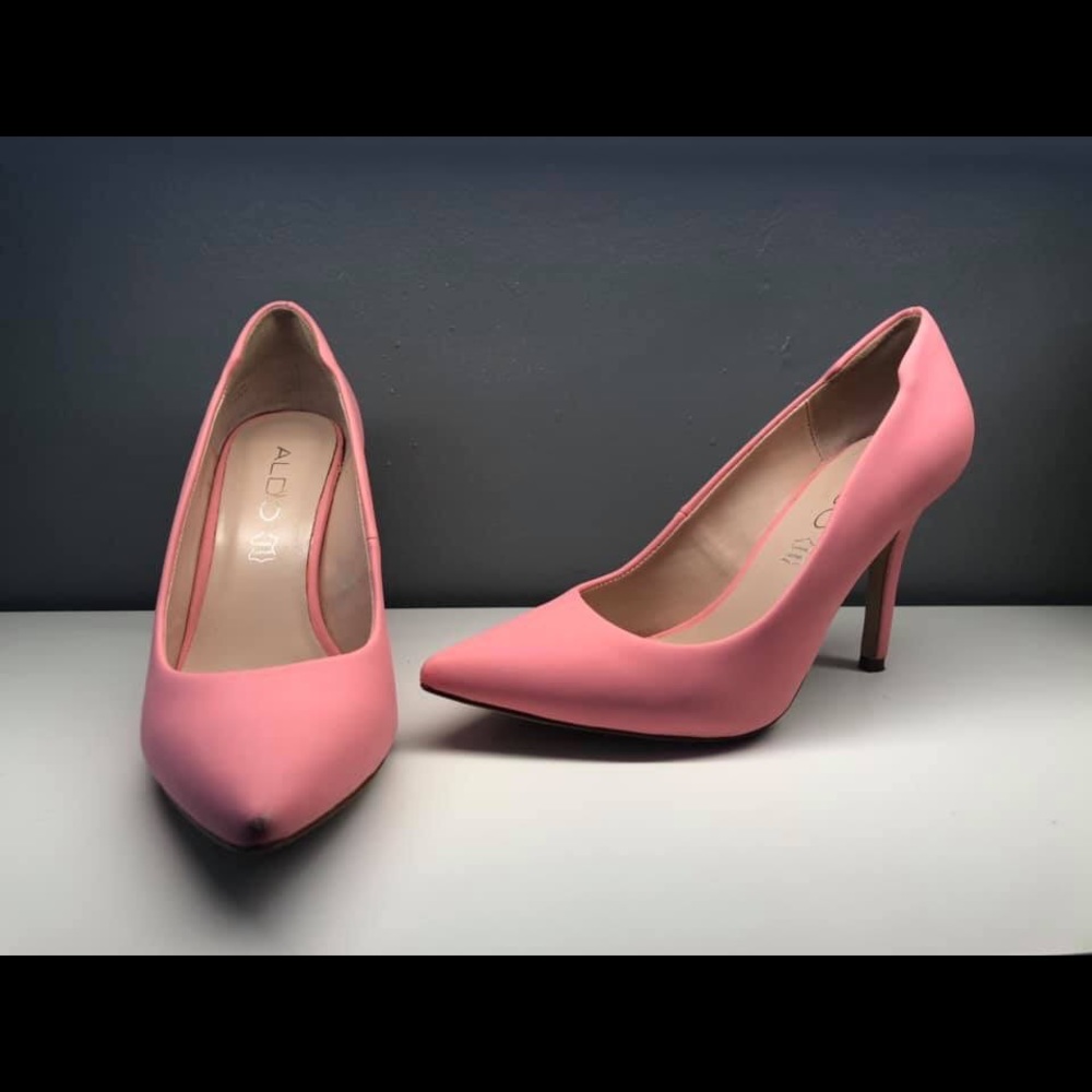 Pink pointed heels